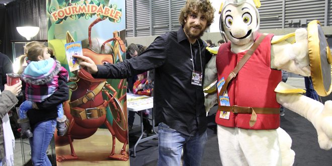 Maxime Tardif, créateur du jeu Fourmidable et sa mascotte