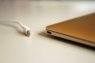 Cable USB-C et son port Crédit: Maurizio Pesce