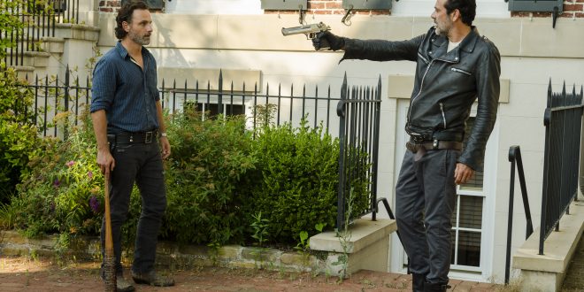 Negan (Jeffrey Dean Morgan), Rick Grimes (Andrew Lincoln) - The Walking Dead Saison 7 Épisode 4 - Photo: Gene Page/AMC