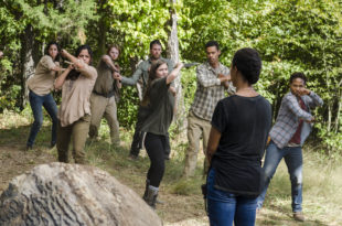 Enid (Katelyn Nacon), Sasha Williams (Sonequa Martin-Green) - The Walking Dead Saison 7 Épisode 14 - Photo: Gene Page/AMC