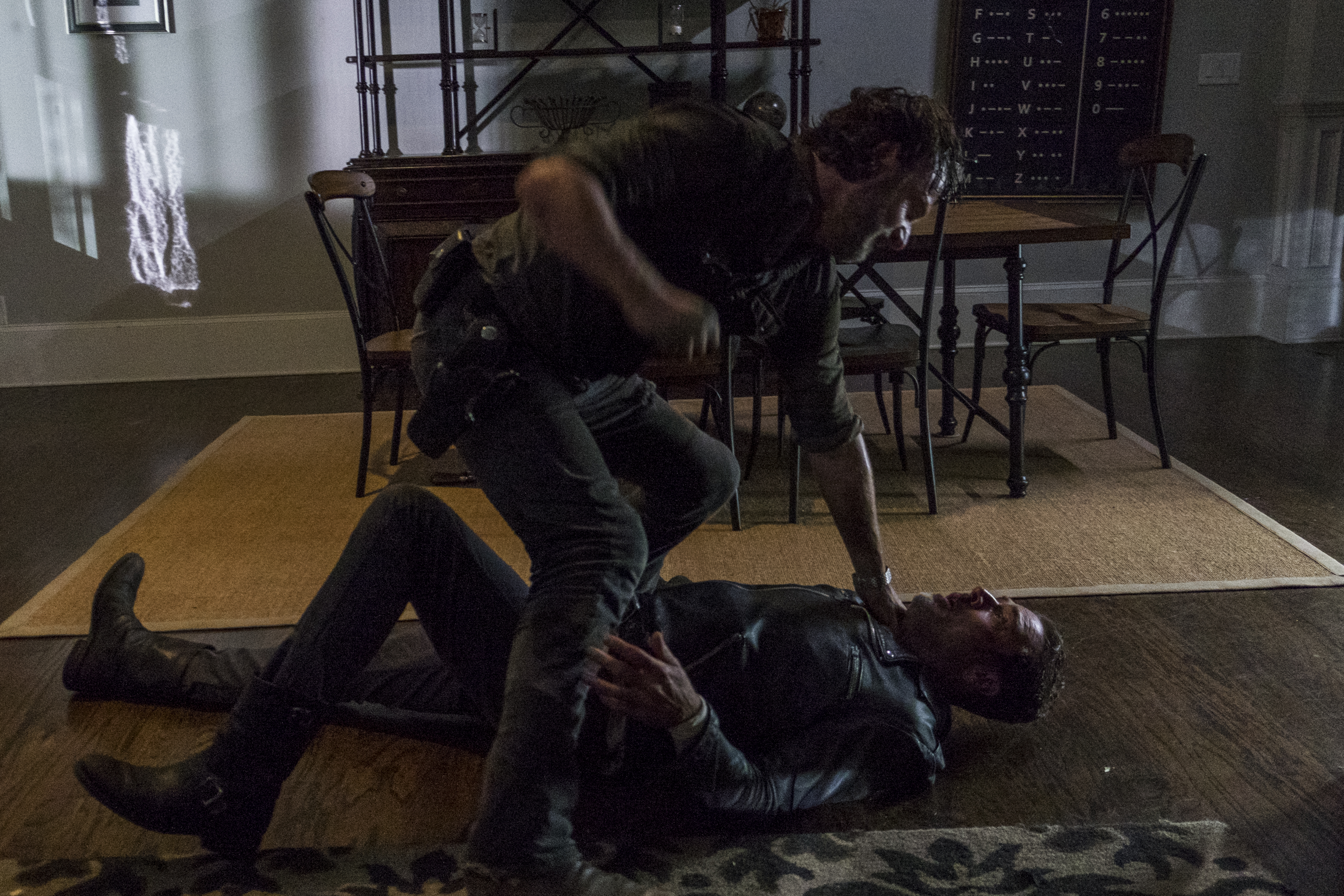 Rick Grimes (Andrew Lincoln) contre Negan (Jeffrey Dean Morgan) - The Walking Dead Saison 8 Épisode 8 - Photo : Gene Page/AMC