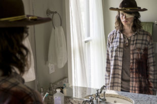 Carl Grimes (Chandler Riggs) fait face à la mort et à ce qu'il veut pour le futur de ses proches - The Walking Dead _ Saison 8, Épisode 9 - Crédit photo: Gene Page/AMC