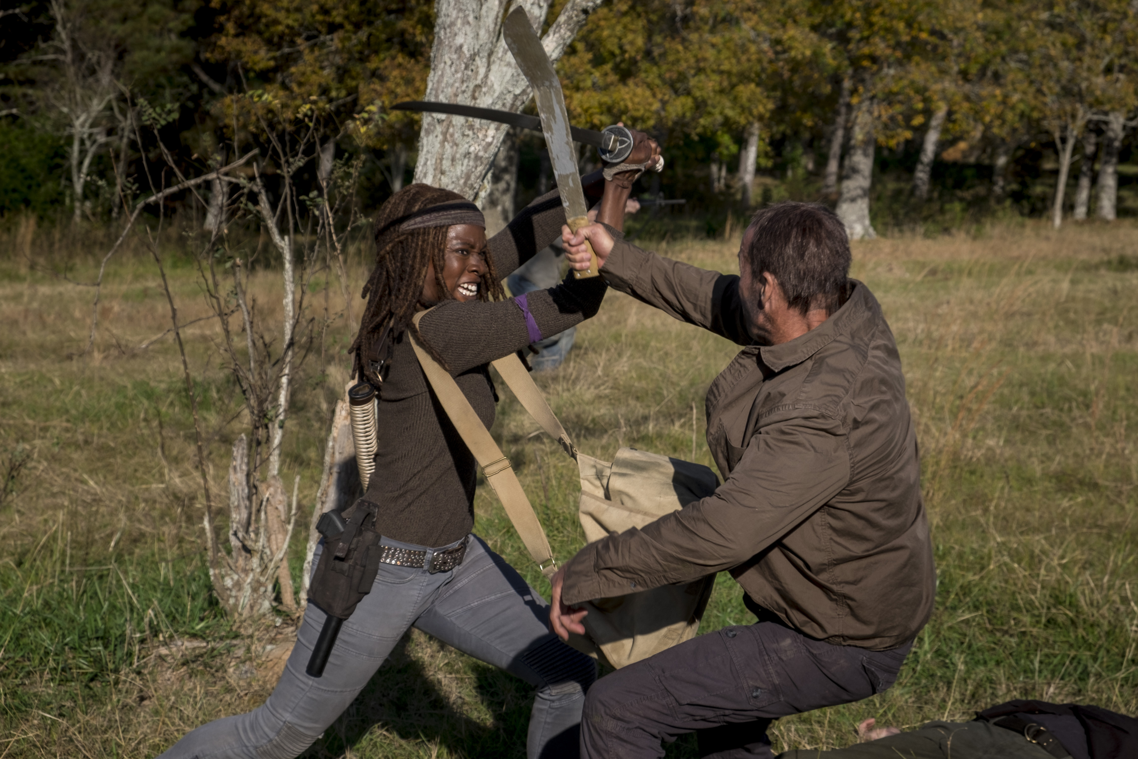 Michonne (Danai Gurira) abat un Sauveur dans une bataille sans pitié - The Walking Dead Saison 8 Épisode 16 - Crédit Photo: Gene Page/AMC