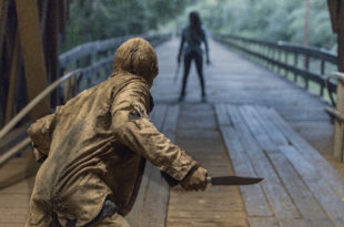 Michonne (Danai Gurira) confronte un Murmureur - The Walking Dead - Saison 9, Épisode 9 - Crédit Photo : Jackson Lee Davis/AMC