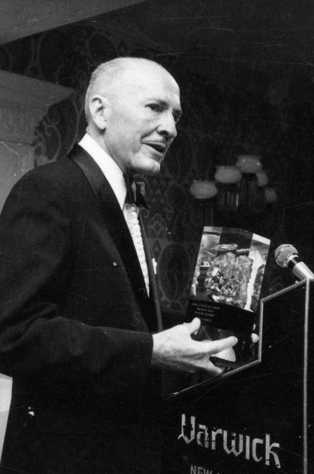 Heinlein recevant le prix Nebula