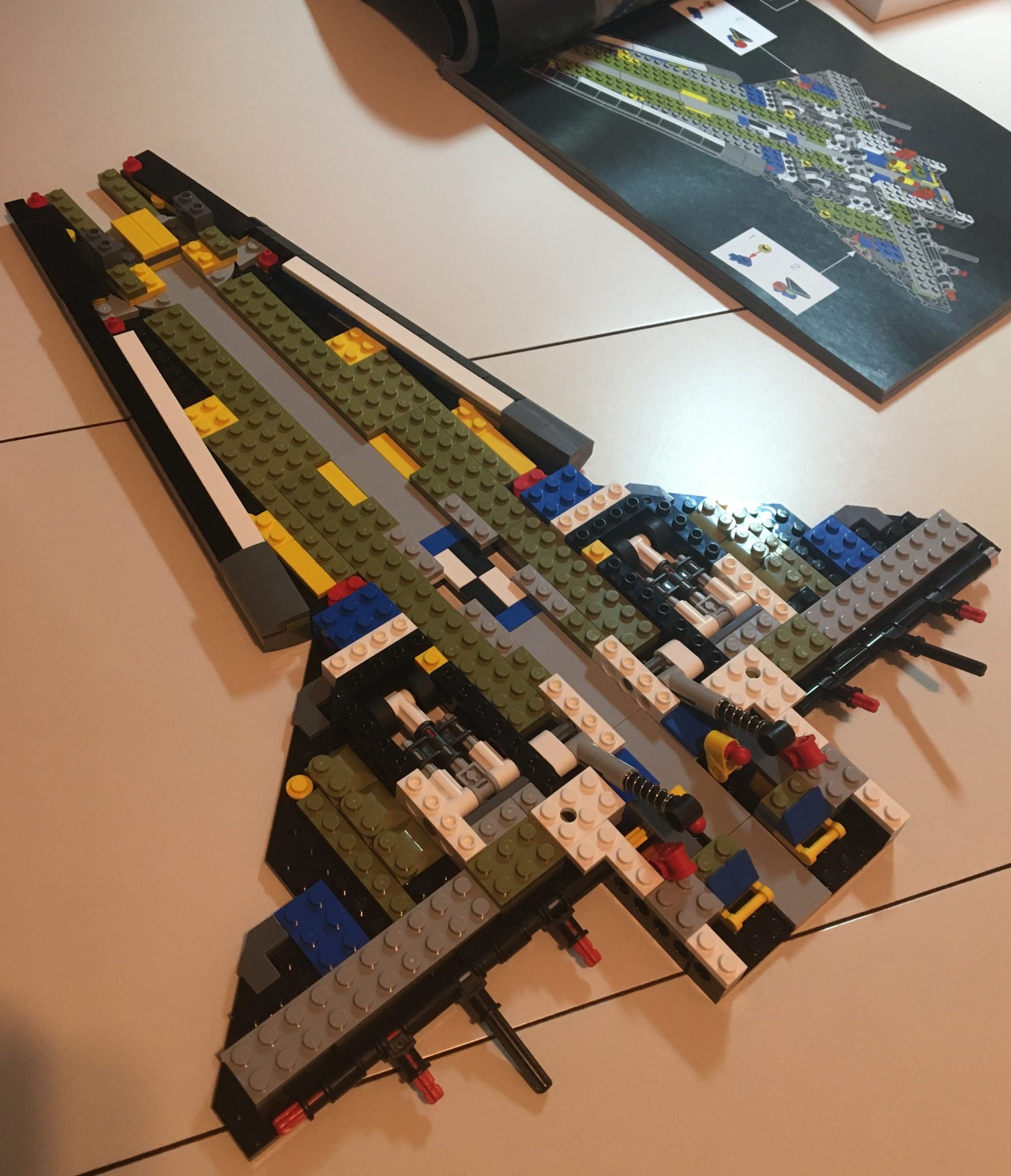 LEGO La navette spatiale Discovery de la NASA (10283) : un ensemble l?�gendaire!