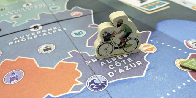 Postcards – Trois cartes, un choix crucial : pédaler, camper ou poster pour l’emporter