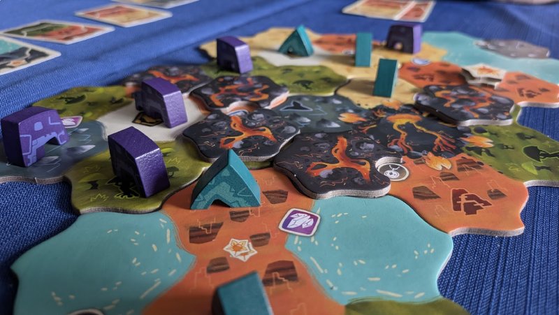 Une partie à deux joueuses avec le scénario du volcan.